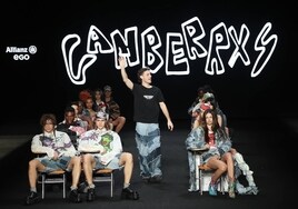 Juan VG muestra su reinterpretación de la moda escolar en la Mercedes-Benz Fashion Week