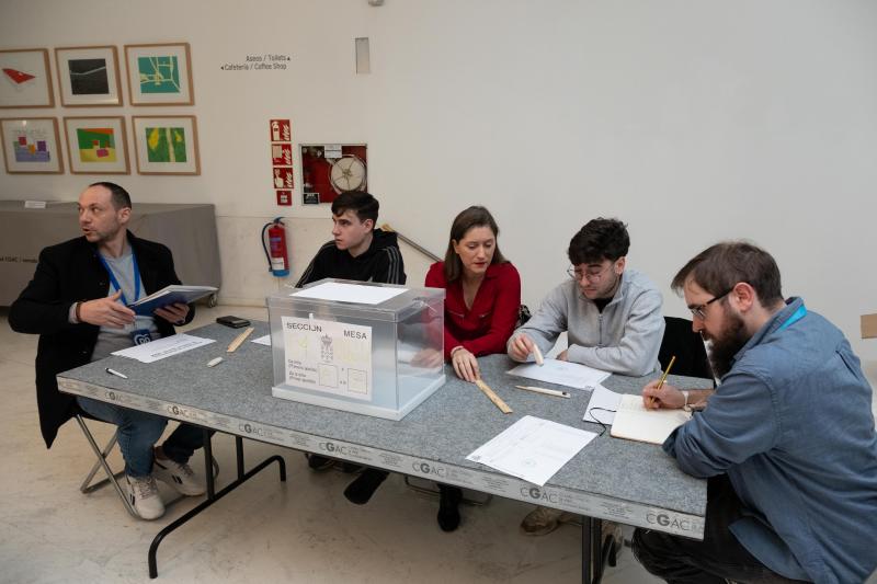 Una mesa electoral, en el Centro Galego de Arte Contemporáneo (CGAC)