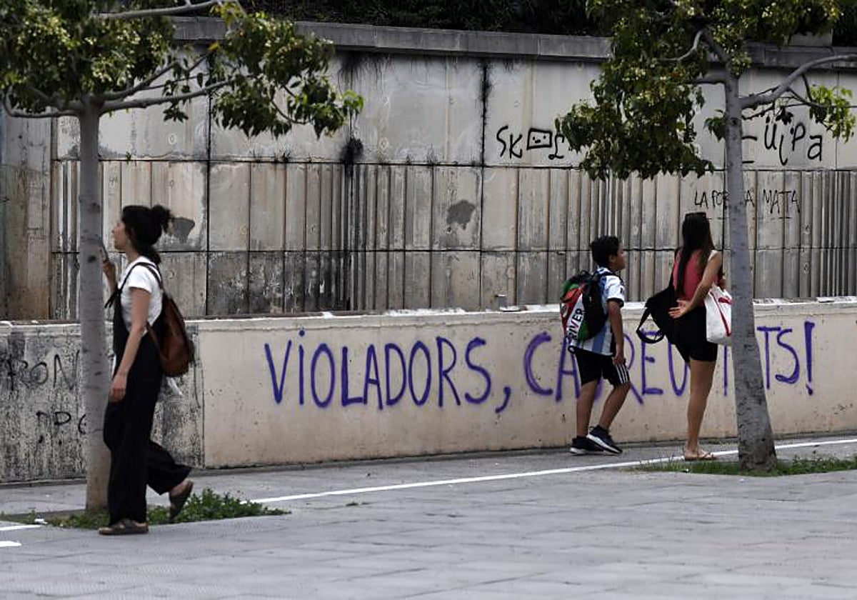 Una pintada contra los violadores