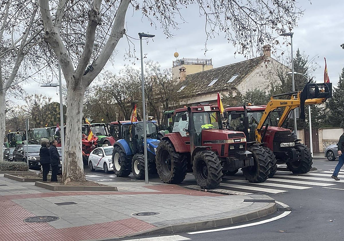 La tractorada pasa por la Avenida de Barber el pasado 9 de febrero