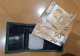 Se encuentra una cartera con 860 euros en Argamasilla de Alba y la entrega a la Policía Local