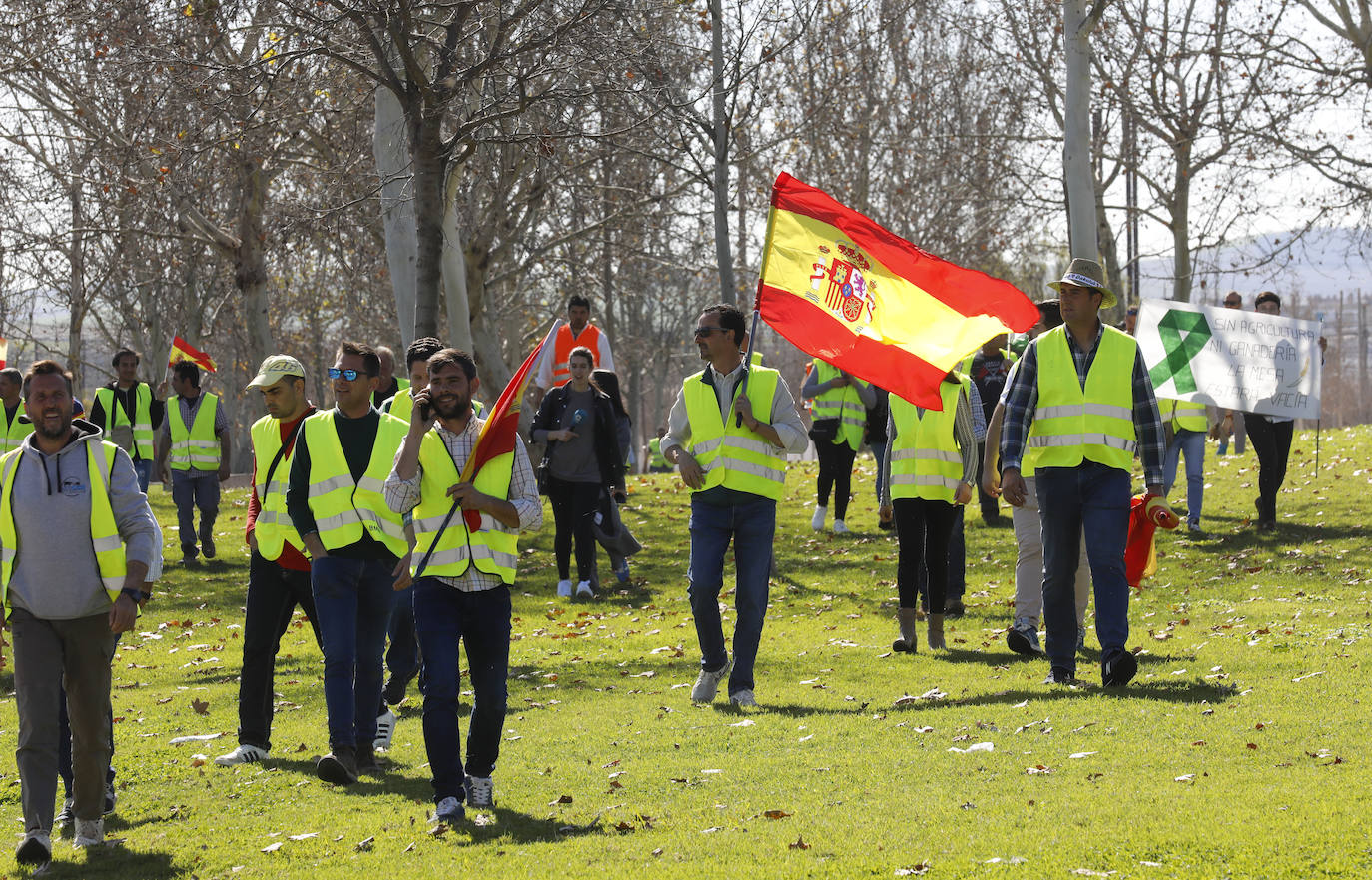 Fotos: la tensa protesta de los agricultores de Córdoba