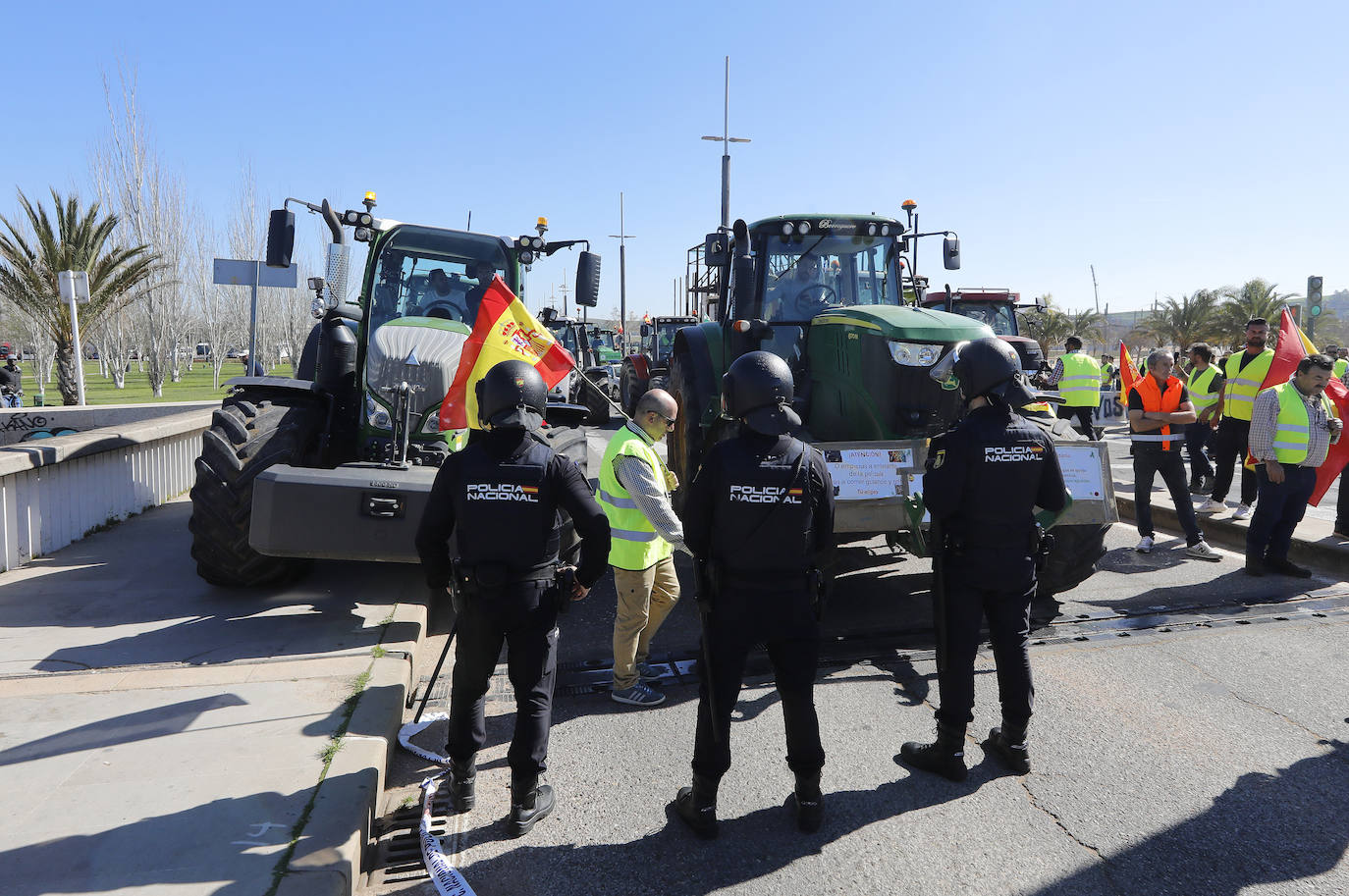 Fotos: la tensa protesta de los agricultores de Córdoba