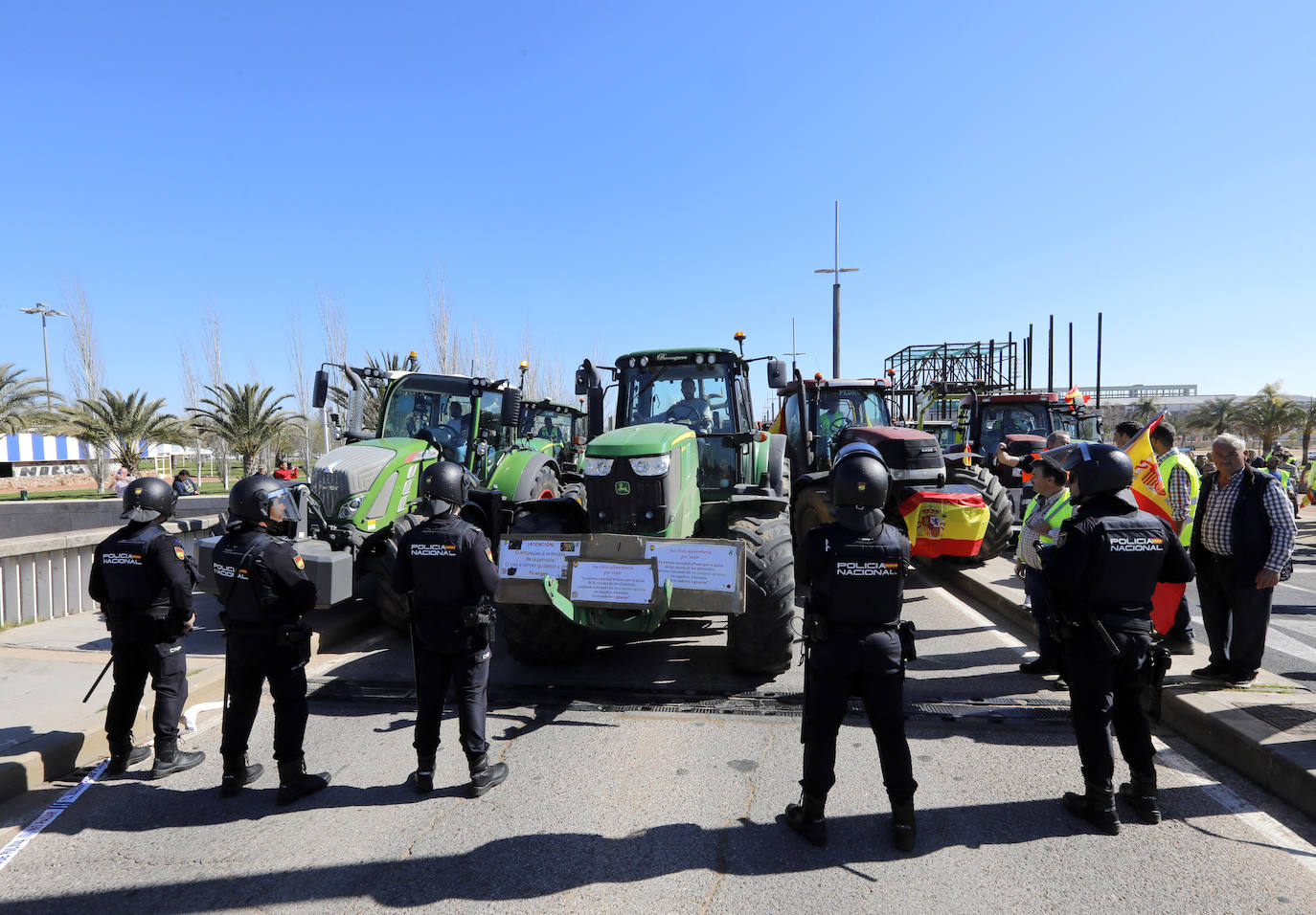 Fotos: la tensa protesta de los agricultores de Córdoba