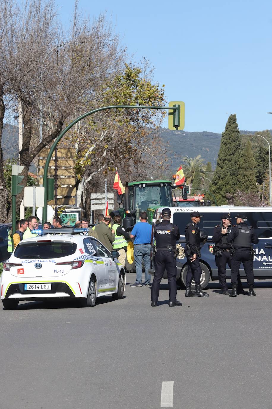 Fotos: la tensa protesta de los agricultores de Córdoba