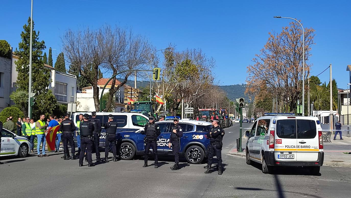 Fotos: la tensa protesta de los agricultores de Córdoba