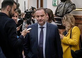 El PSOE se desentiende de la detención de la mano derecha de Ábalos y él se declara «estupefacto»