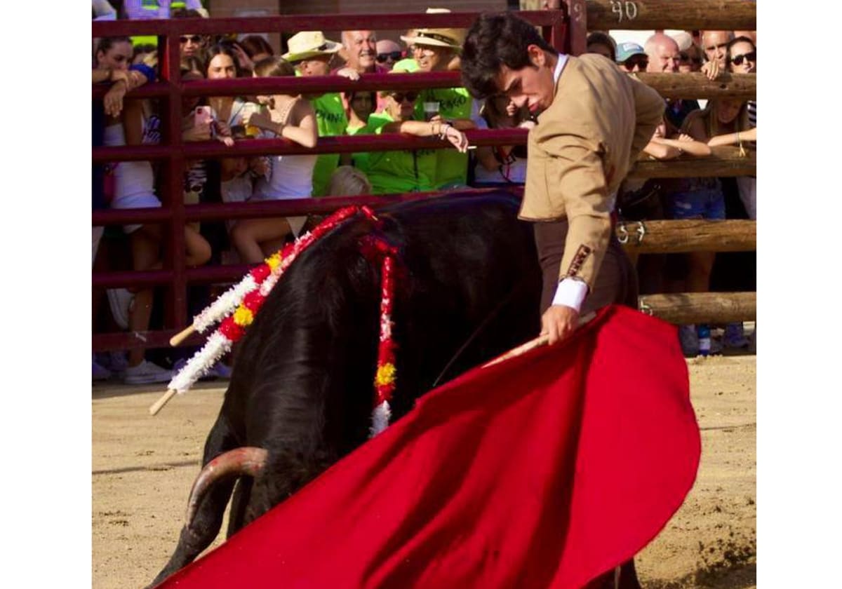 Pedro Rufo, de gran parecido físico a su hermano, toreando en Pepino en las últimas fiestas de septiembre