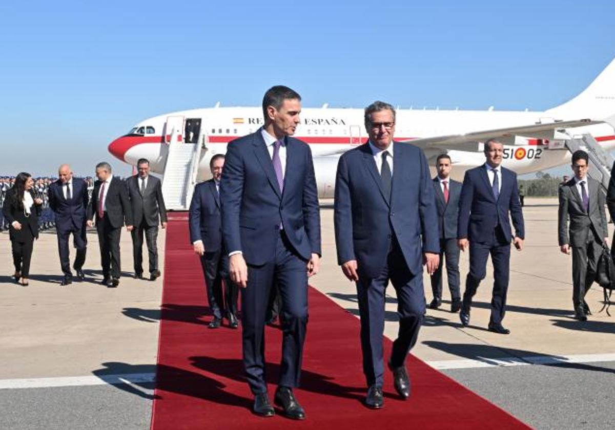 El presidente del Gobierno, Pedro Sánchez, a su llegada a Rabat