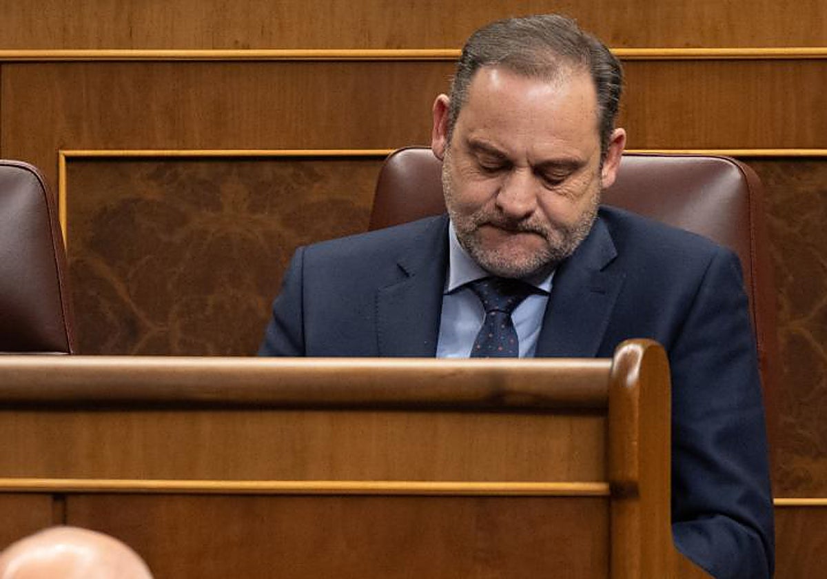 El exministro de Transportes y diputado del PSOE José Luis Ábalos durante una sesión plenaria