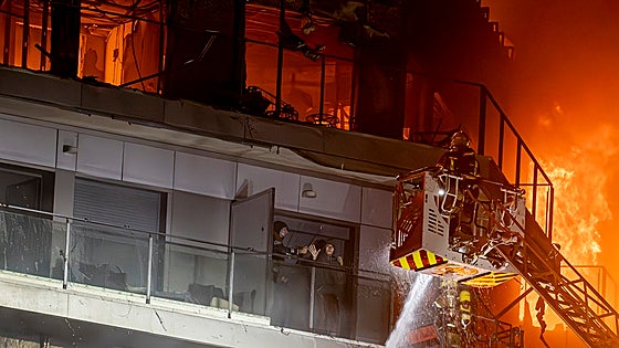 Videoanálisis | Dos arquitectos analizan los materiales de construcción que suponen un peligro ante incendios