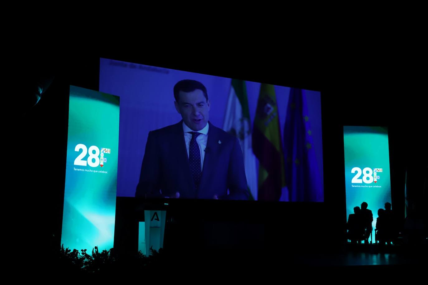 Fotos: la solemne entrega de las banderas de Andalucía en Córdoba