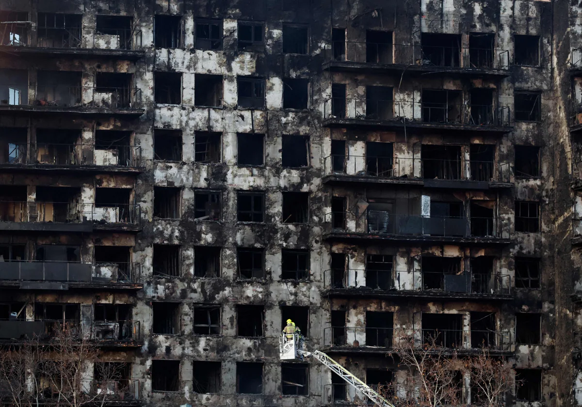 Así amaneció este viernes el edificio siniestrado