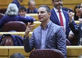 Lobato defiende su «perfil propio» en el PSOE  mientras los frentes abiertos se multiplican