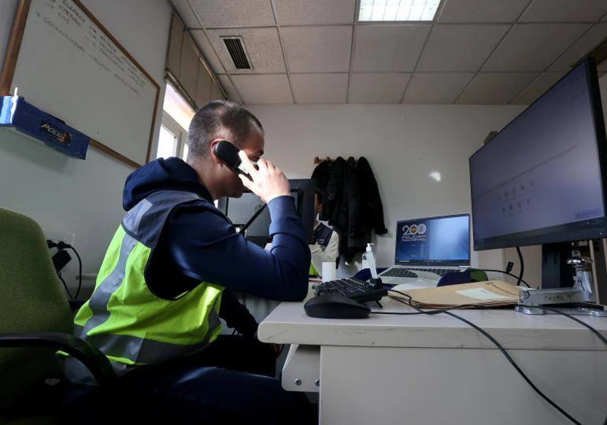 Uno de los agentes de la Unidad de Delitos Tecnológicos de la Policía Nacional en Córdoba