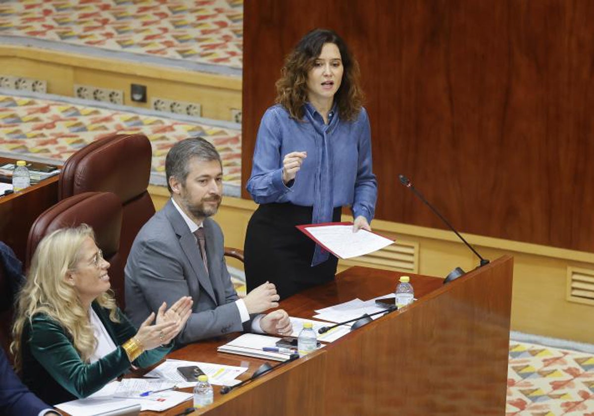 Isabel Díaz Ayuso, junto a los consejeros Miguel Ángel García y Rocío Albert, en la Asamblea de Madrid