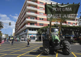 La tractorada toma las calles de Tenerife por una «causa justa»