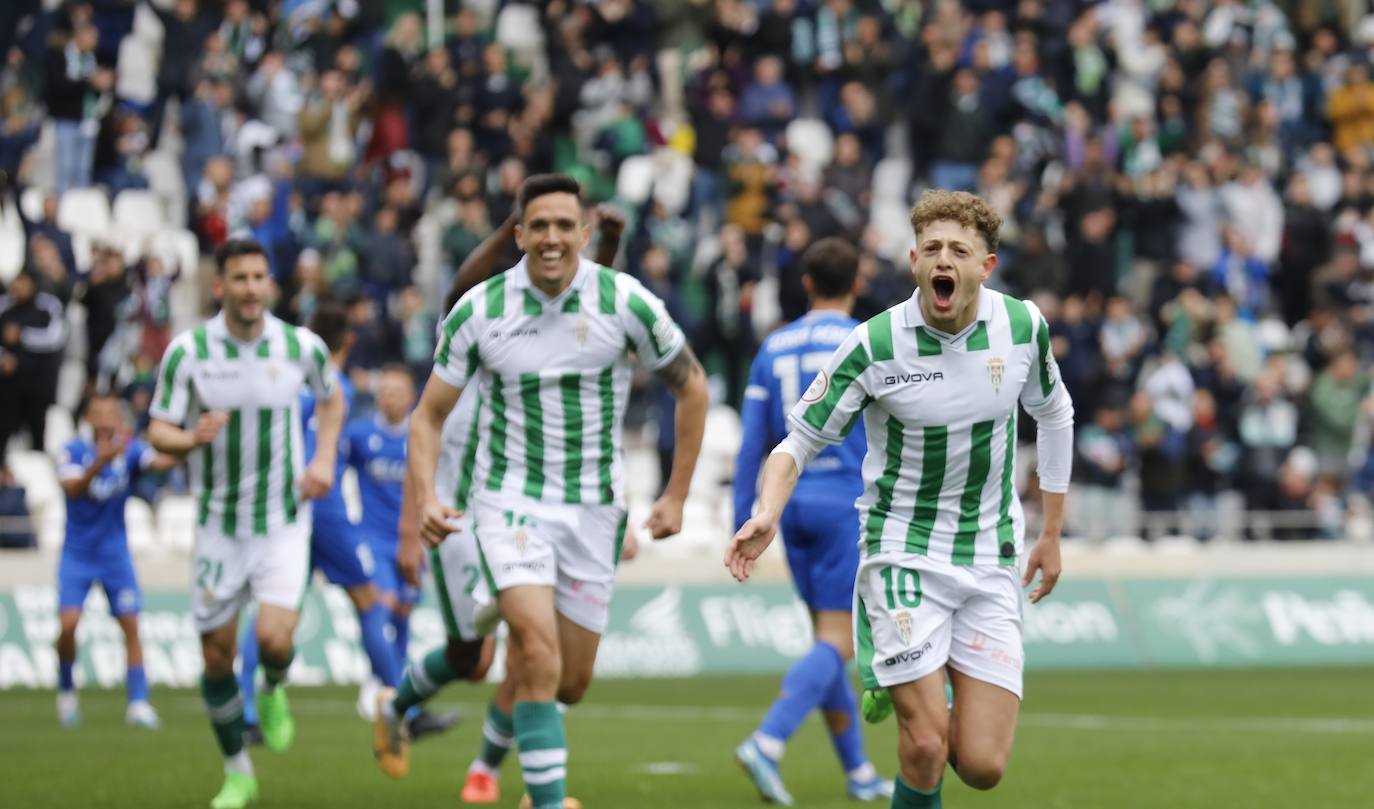 Fotos: la plácida victoria del Córdoba CF contra el Melilla