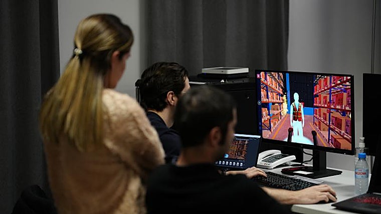 El equipo del proyecto Plagedilog supervisa el programa virtual