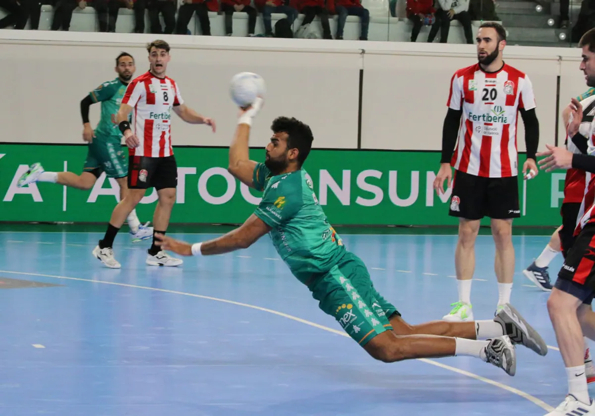 El Ángel Ximénez Puente Genil durante el partido ante el Puerto Sagunto