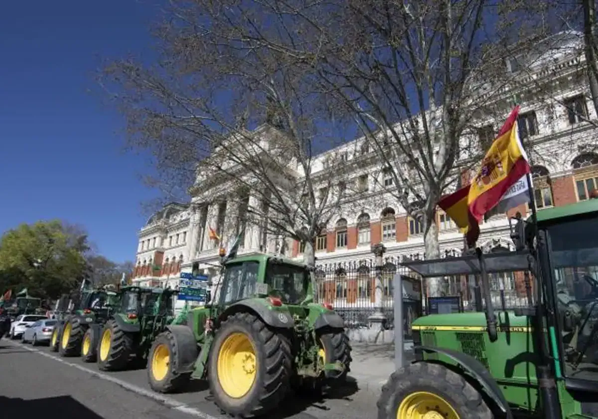 Imagen de archivo de una protesta agricultores frente al Ministerio de Agricultura