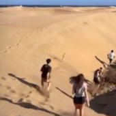 El Ayuntamiento asegura que Alvi_ent no tenía autorización para el reto viral en las Dunas de Maspalomas