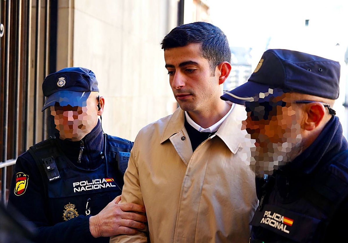 Primera sesión del juicio contra J.C.B., el joven acusado de asesinato por matar a un estudiante de 18 años y procedente de Colindres (Cantabria) de una puñalada en el polígono de La Torre de León en el mes de mayo de 2021