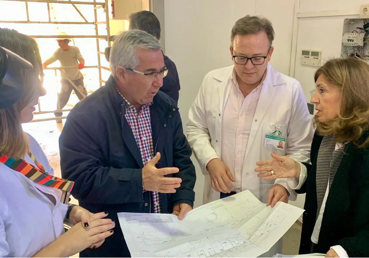 La delegada de Salud de Córdoba en su visita a las obras del nuevo punto de Urgencias de Levante-Sur