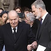Felipe VI y Juan Carlos I coinciden en el funeral de Constantino en Windsor