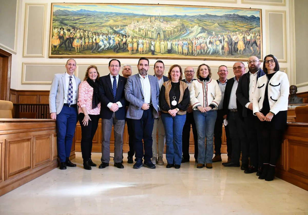 El equipo de Gobierno ha dado la bienvenida al vicepresidente Joaquín Romera, que sufrió un ictus el pasado septiembre