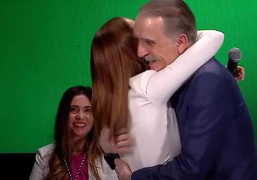 Eva González le pide a Juan y Medio que le «eche una manita» para encontrar novio