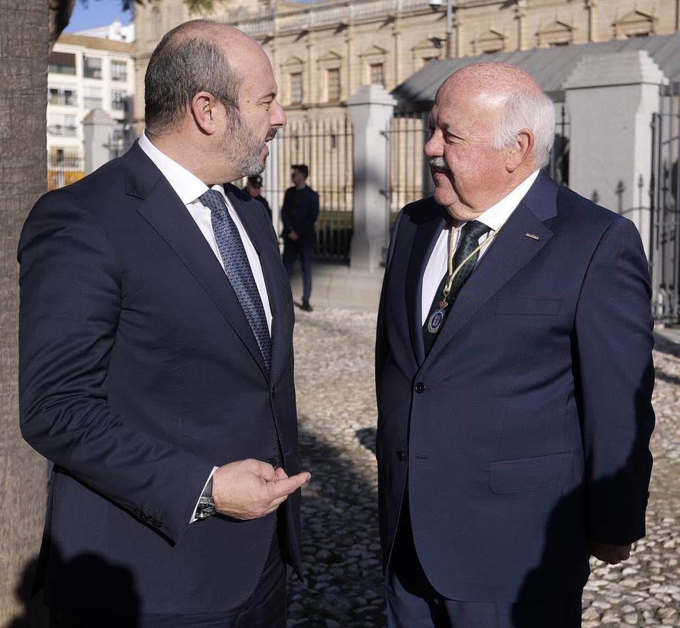 Izado de la bandera en el Parlamento de Andalucía