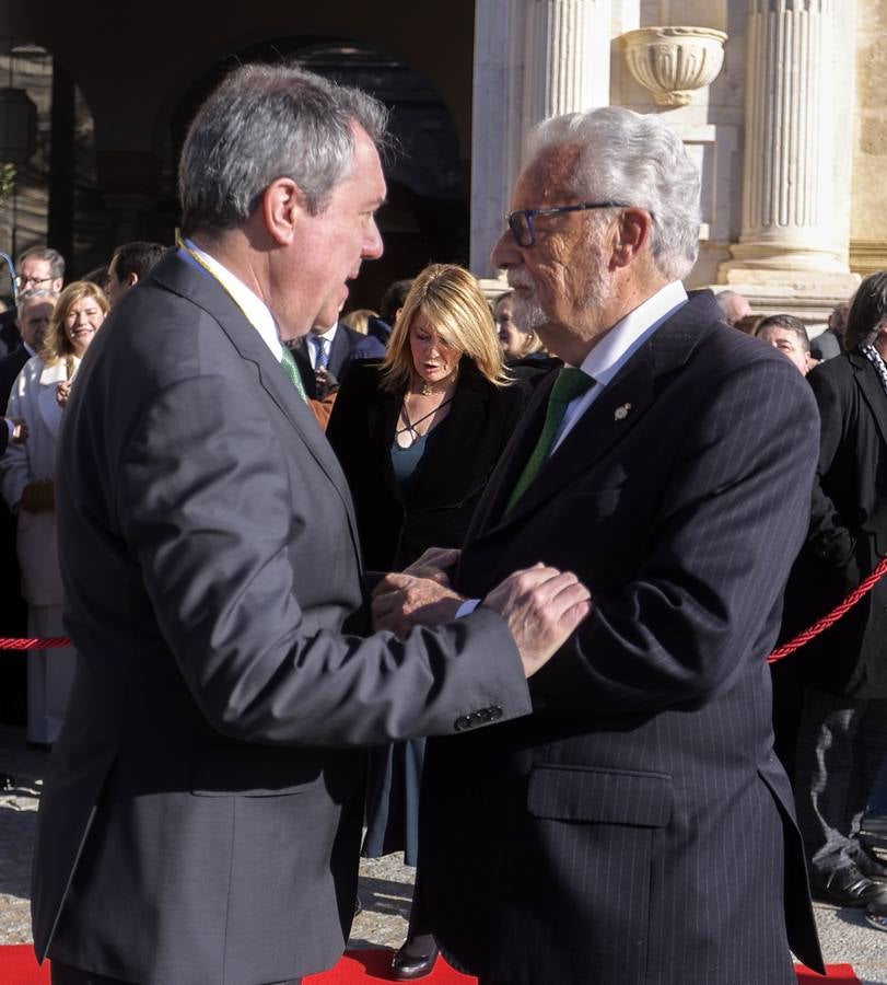 Izado de la bandera en el Parlamento de Andalucía