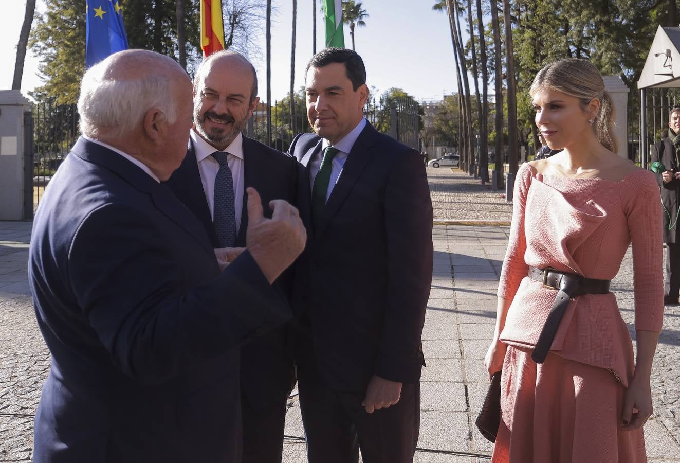 Izado de la bandera en el Parlamento de Andalucía