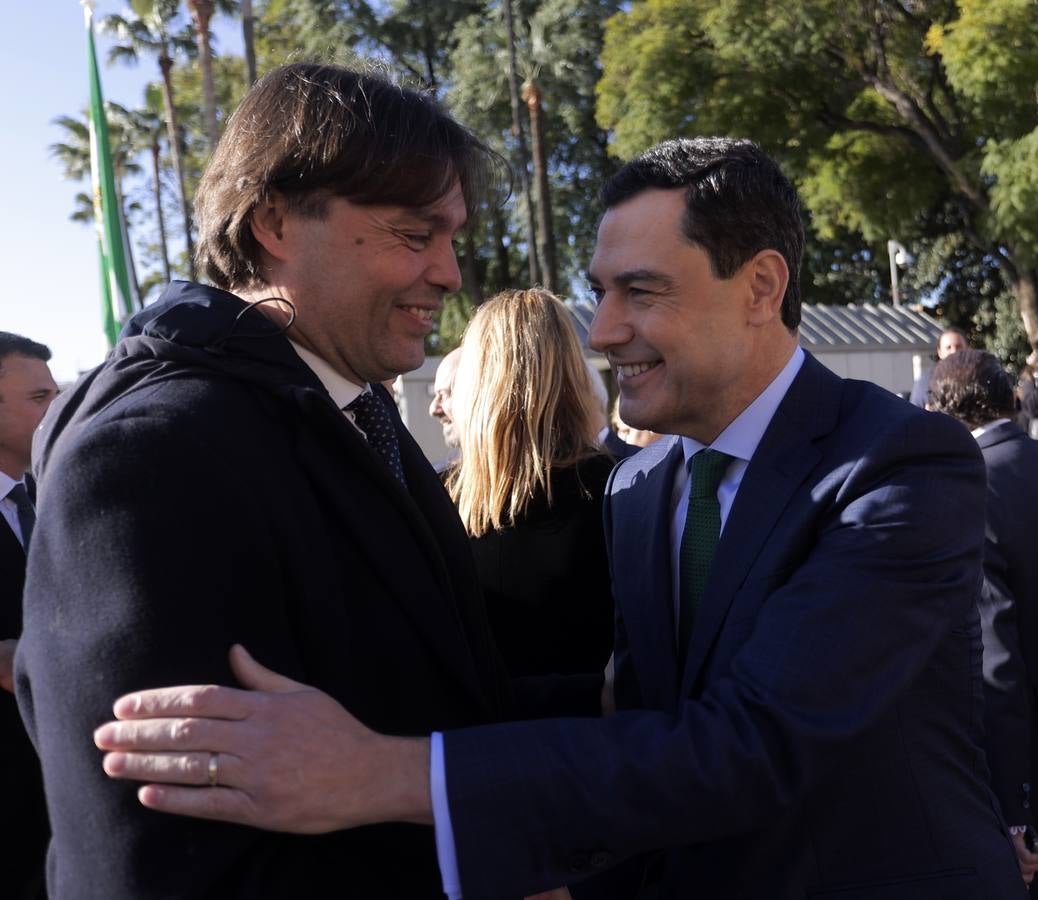 Izado de la bandera en el Parlamento de Andalucía