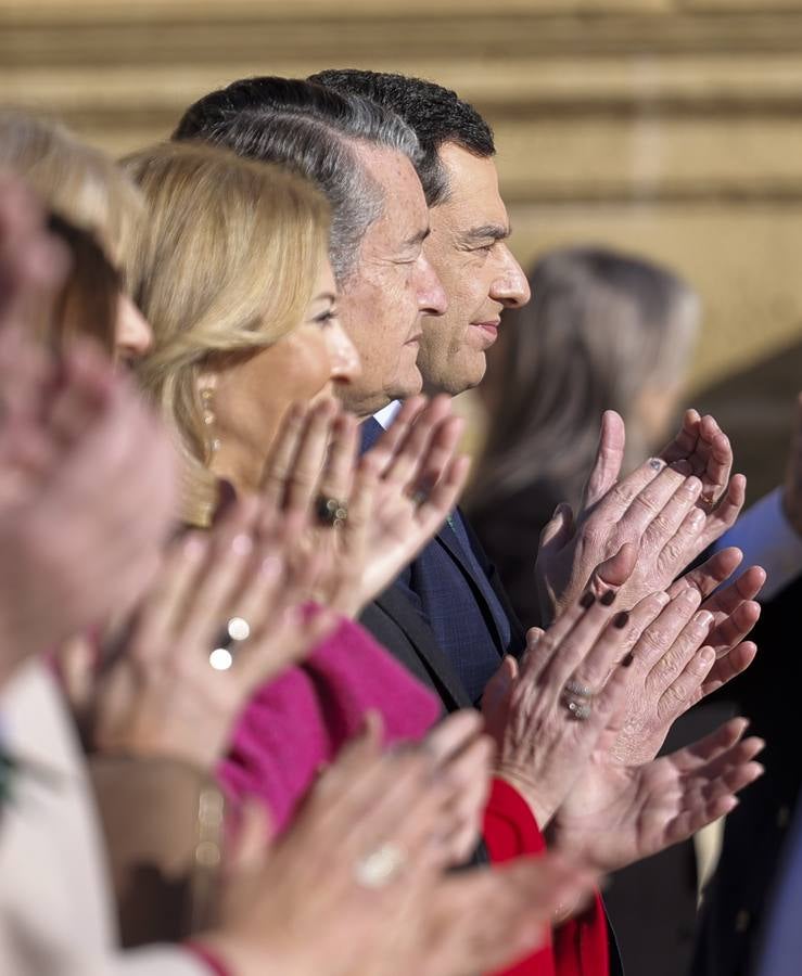 Izado de la bandera en el Parlamento de Andalucía