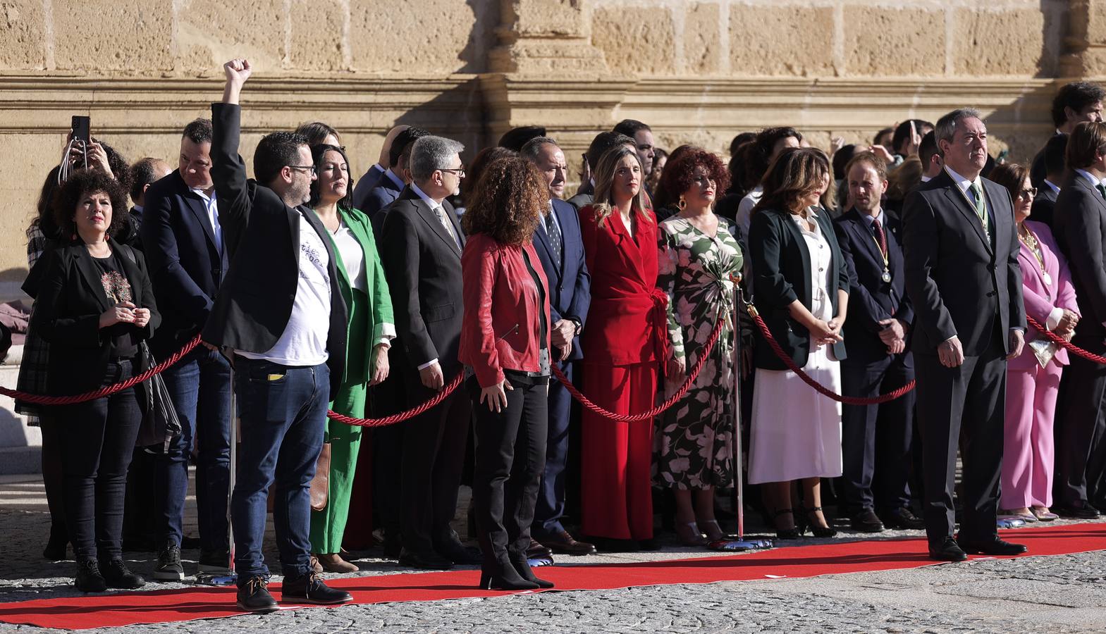 Izado de la bandera en el Parlamento de Andalucía