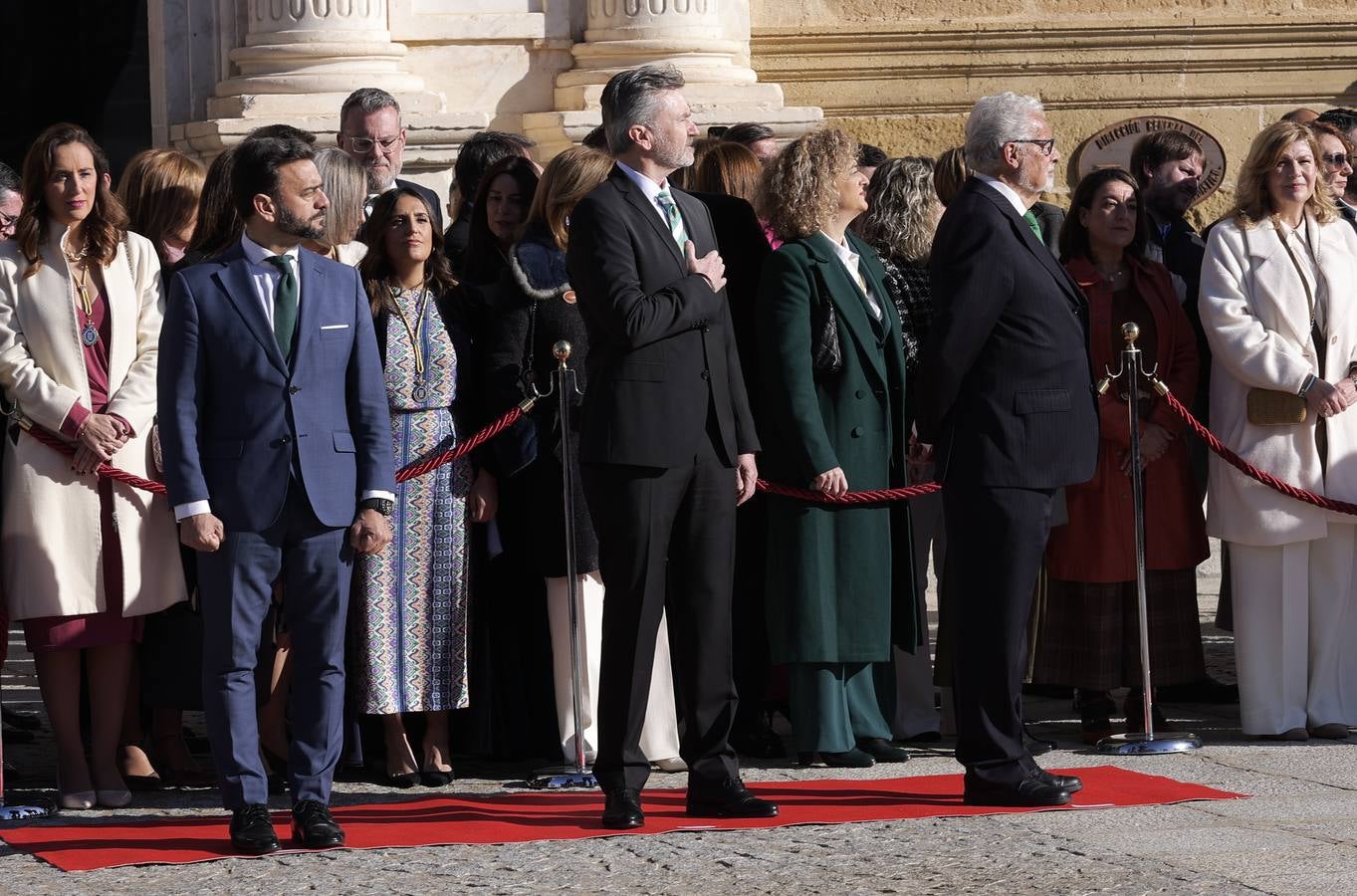 Izado de la bandera en el Parlamento de Andalucía