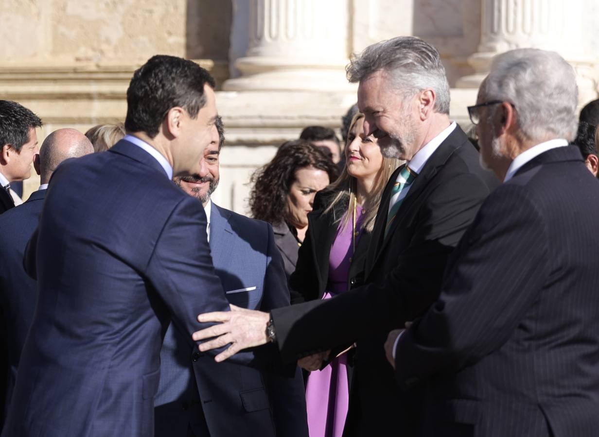 Izado de la bandera en el Parlamento de Andalucía