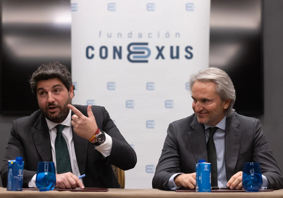 El presidente de la Región de Murcia, Fernando López Miras, y el presidente de la Fundación Conexus, Manuel Broseta.