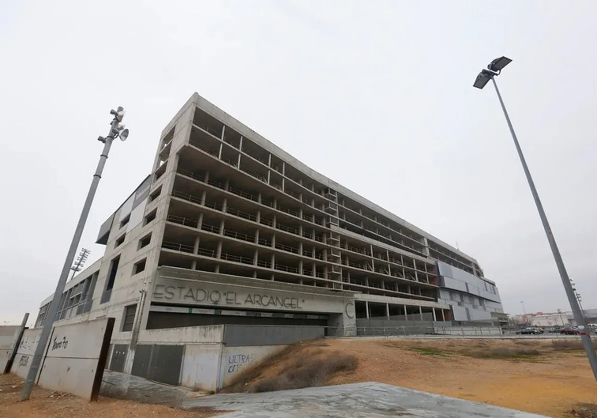 Aspecto exterior del estadio El Arcángel de Córdoba