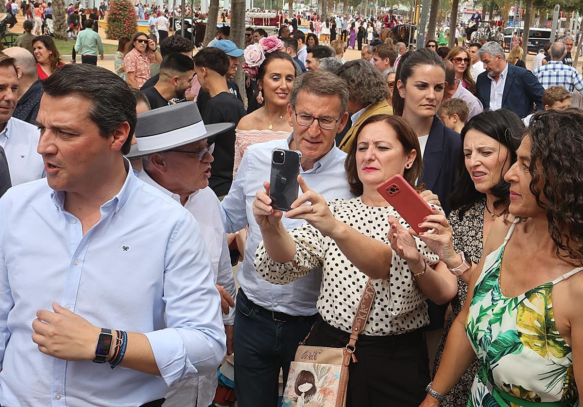 Feijóo, durante su visita a la Feria de Córdoba de 2023