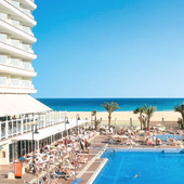 La orden de derribo del hotel Riu Oliva Beach 'enfrenta' a ecologistas, Canarias y Estado