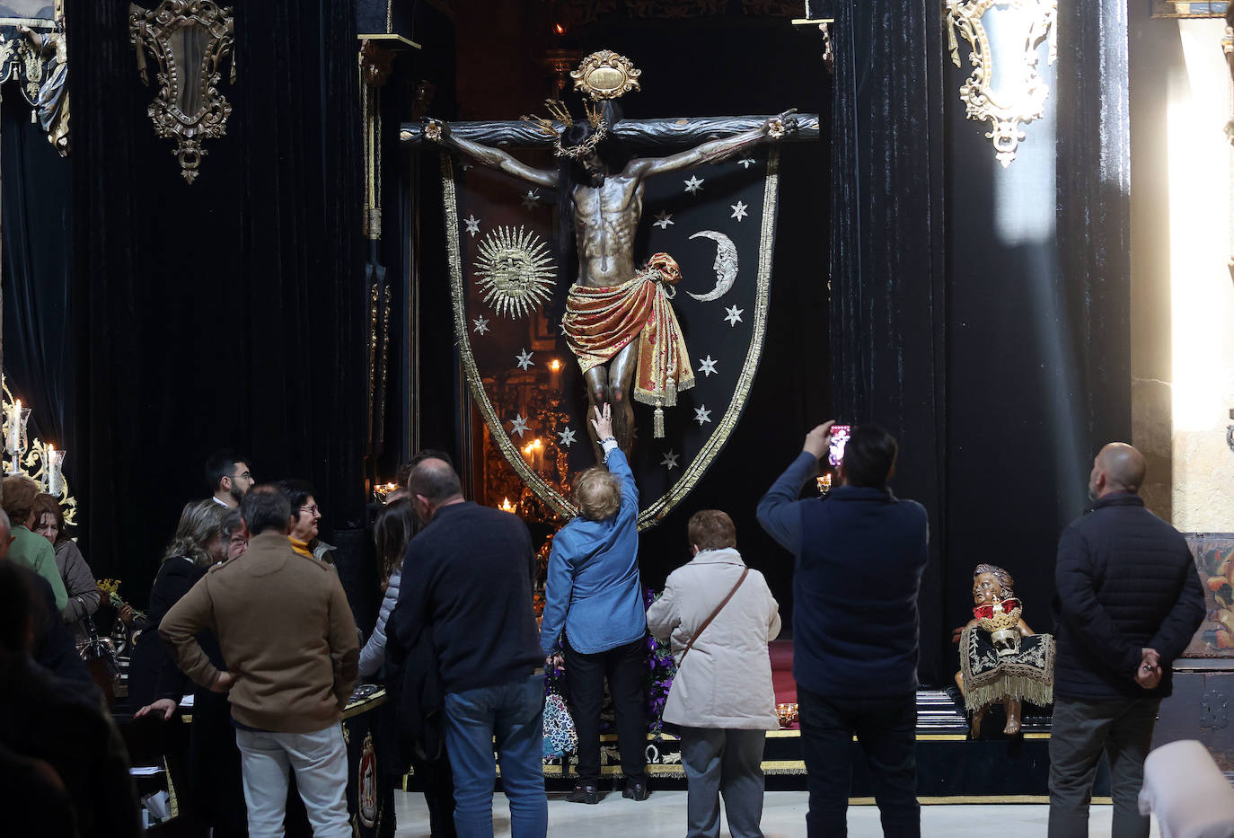 Fotos: la honda tradición del primer viernes de marzo en Córdoba