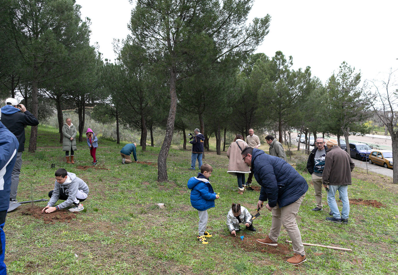 Los vecinos de &#039;La Legua&#039; celebran el &#039;Día del Arbol&#039;
