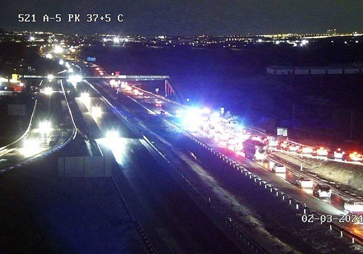 Un muerto, un herido grave y tres leves en una colisión entre diez vehículos en la A-5, en Casarrubios del Monte