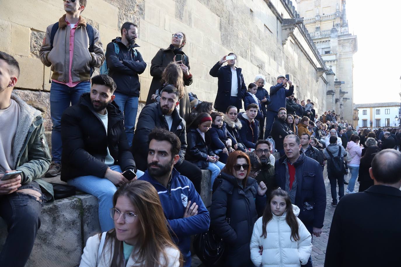 Fotos: La elegante procesión triunfal del Señor del Calvario en Córdoba