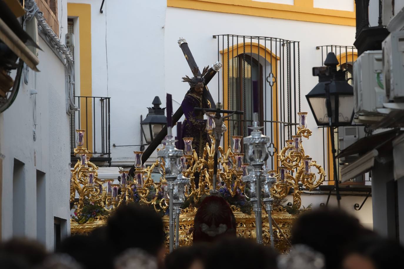 Fotos: La elegante procesión triunfal del Señor del Calvario en Córdoba