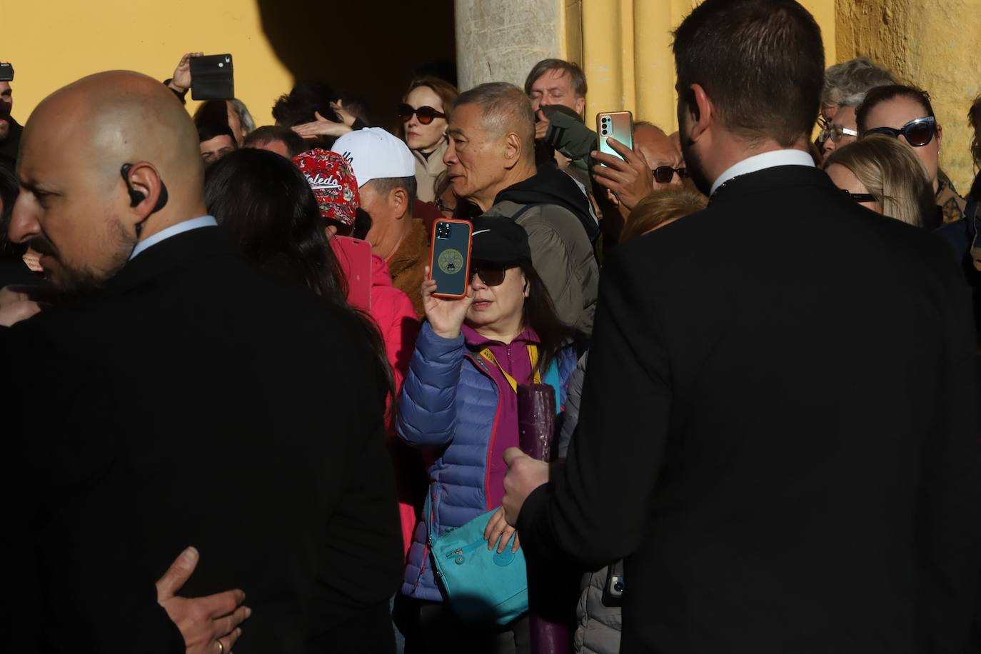 Fotos: La elegante procesión triunfal del Señor del Calvario en Córdoba