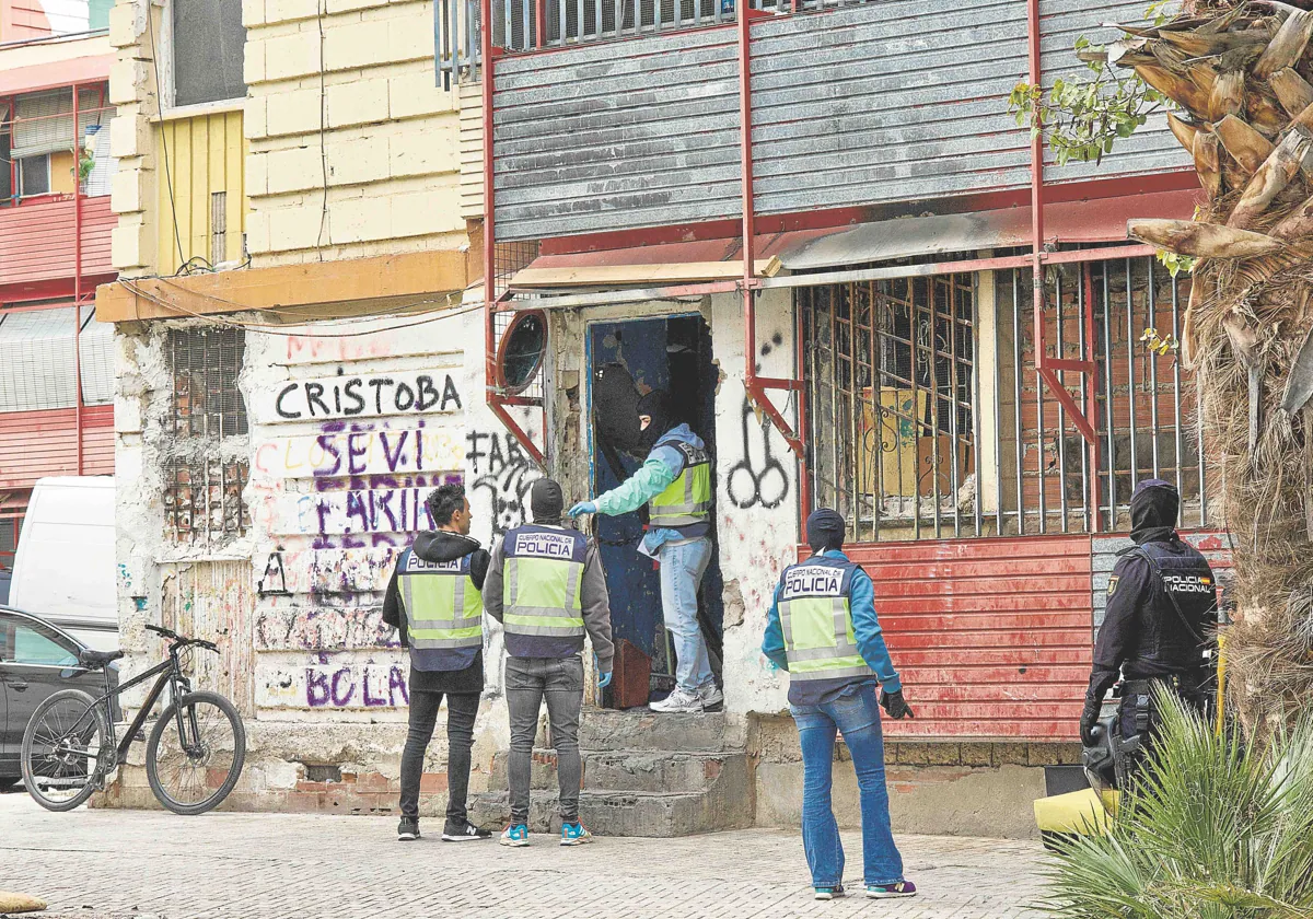 Operación de la Policía Nacional contra el tráfico de drogas, en diciembre de 2023, en el Polígono de La Paz de Murcia